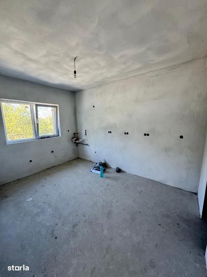 Casă cu 5 camere cu Teren 200 Mp în Central