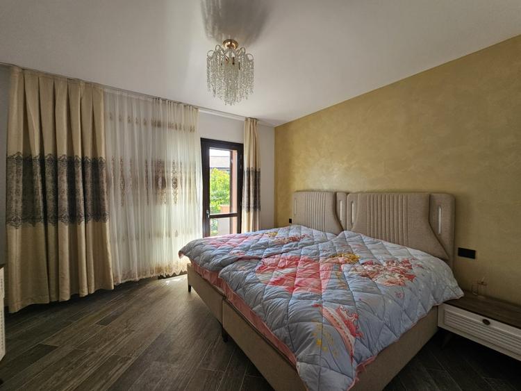 Casă individuală cu 7 camere cu Canalizare în Faleza Nord