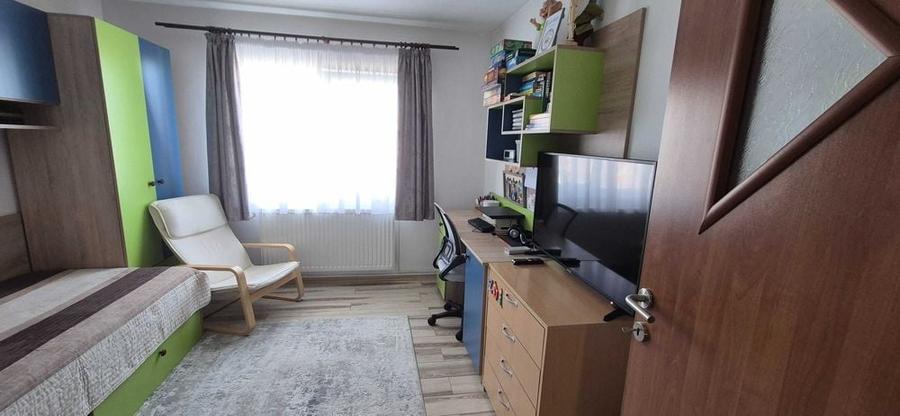 Apartament cu 3 camere decomandat, mobilat în Gemenii