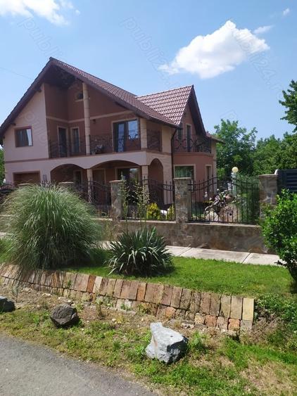 Casă cu 6 camere în Central