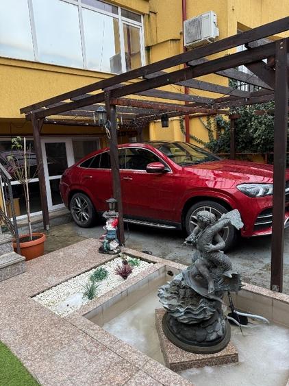 Casă individuală cu 10 camere cu Canalizare în Vatra Luminoasă