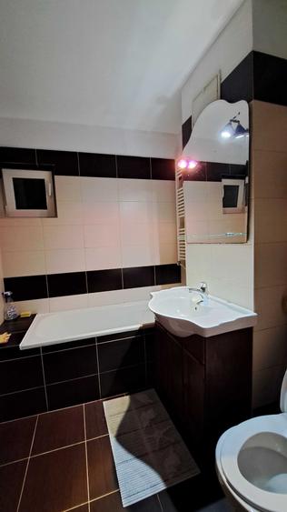 Apartament cu 3 camere decomandat în Exterior Vest