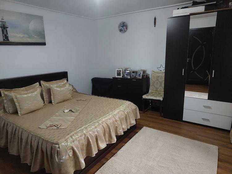 Casă cu 4 camere decomandat în Central