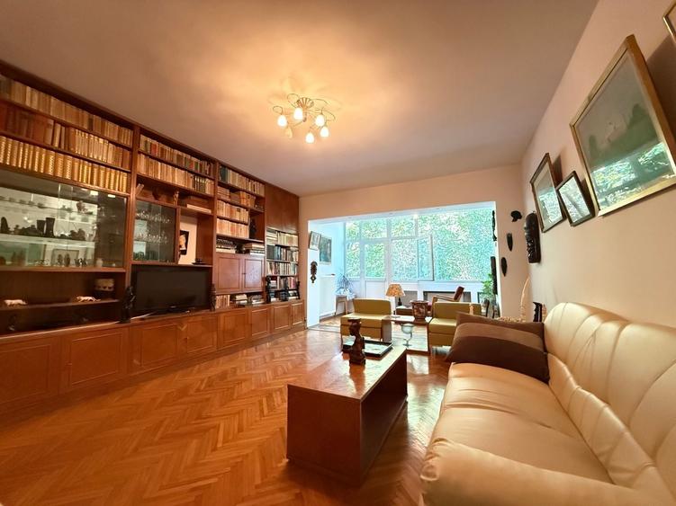 Apartament cu 4 camere decomandat în Arcul de Triumf