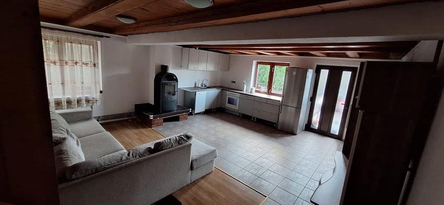 Casă cu 3 camere decomandat în Central