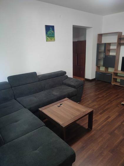 Apartament cu 2 camere semidecomandat, mobilat în P-ța Victoriei