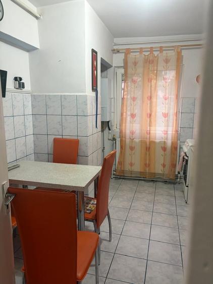 Apartament cu 3 camere decomandat în Căpățânești