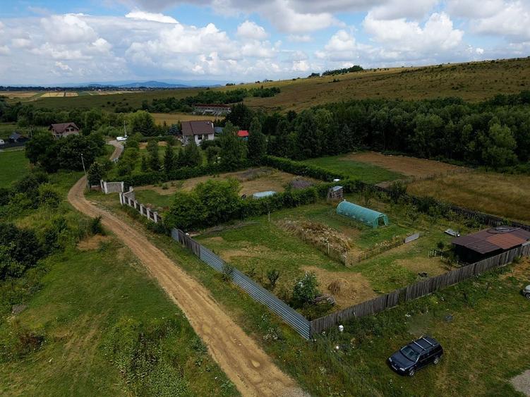 Teren de 800 mp, în Cărpiniș