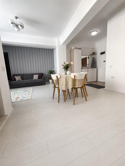 Apartament cu 3 camere decomandat în Faleza Nord