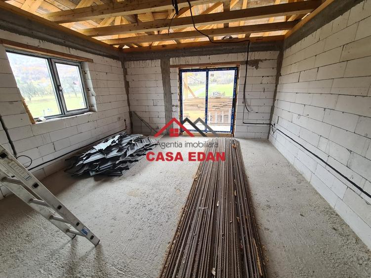 Casă individuală cu 5 camere cu Teren 5034 Mp în Câmpina