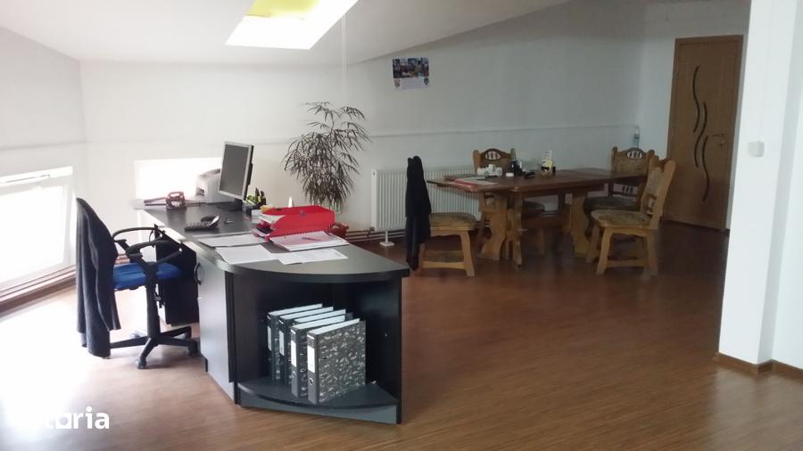 Apartament cu 3 camere în Semicentral