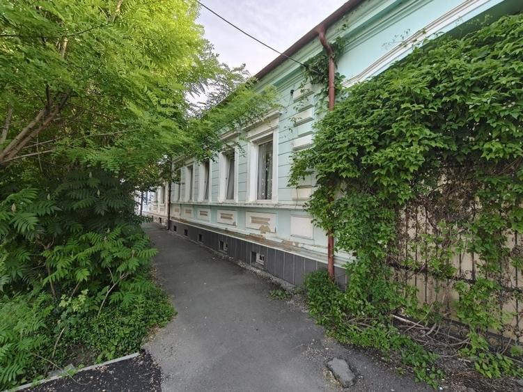 Casă cu 4 camere cu Teren 2826 Mp în Sânpetru
