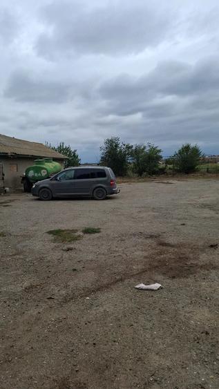 Teren de 3700 mp, în Poiana
