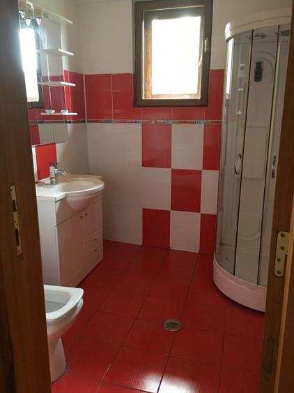 Casă individuală cu 5 camere cu Canalizare în Găgeni