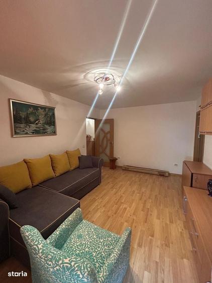 Apartament cu 3 camere semidecomandat în Boema