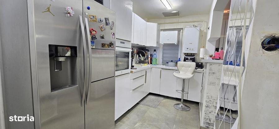 Apartament cu 3 camere în Alexandru cel Bun