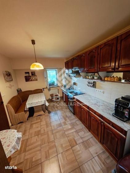 Apartament cu 4 camere decomandat în Central
