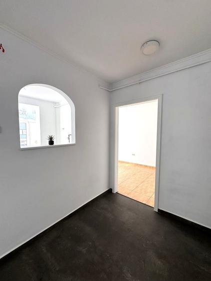 Apartament cu 3 camere decomandat în P-ța Mihai Viteazul