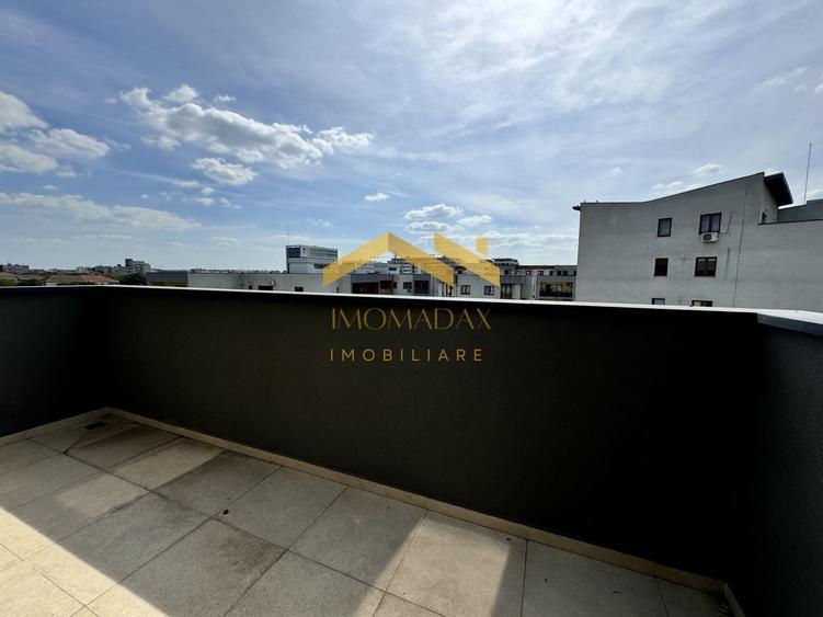 Penthouse cu 3 camere decomandat în Aradului
