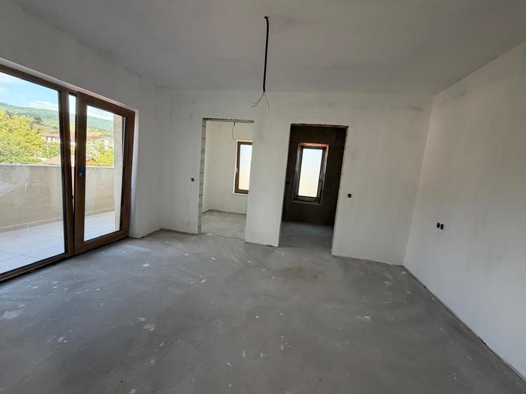 Casă individuală cu 5 camere cu Garaj în Cetate