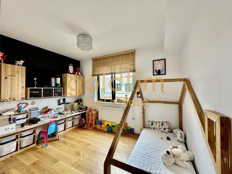 Penthouse cu 4 camere decomandat, mobilat în Pipera