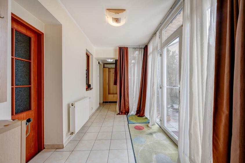 Casă individuală cu 5 camere cu Canalizare în Bucureștii Noi