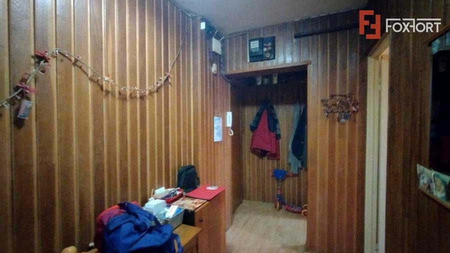 Apartament cu 4 camere semidecomandat, mobilat în Dacia