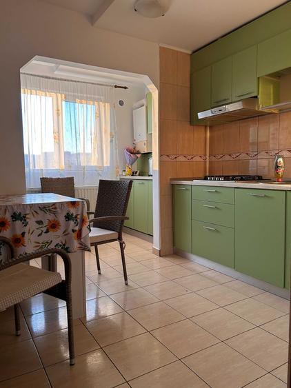 Apartament cu 3 camere decomandat în Nicolina