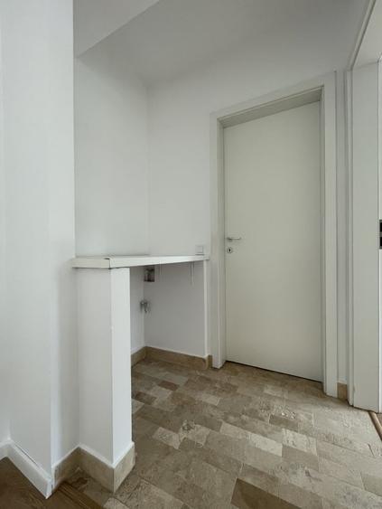 Apartament cu 3 camere semidecomandat, mobilat în Central