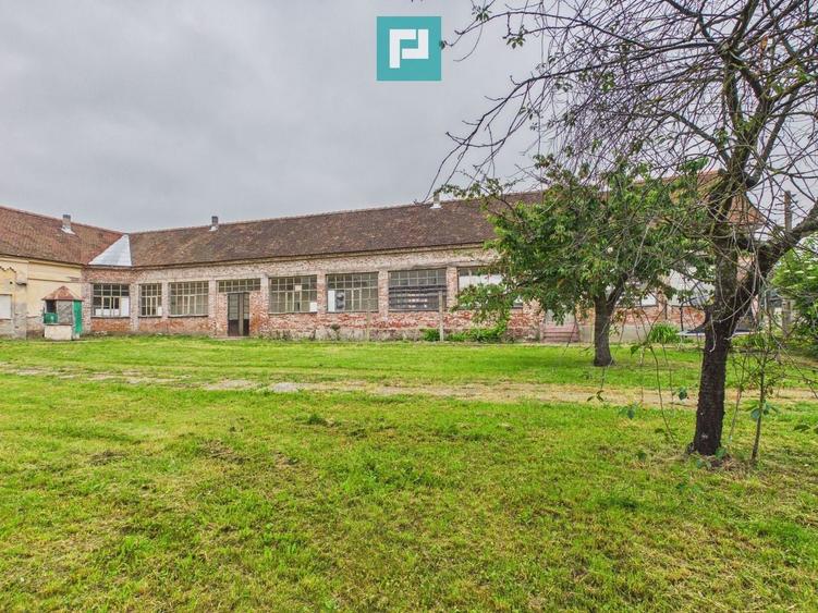 Casă individuală cu 15 camere cu Canalizare în Neudorf