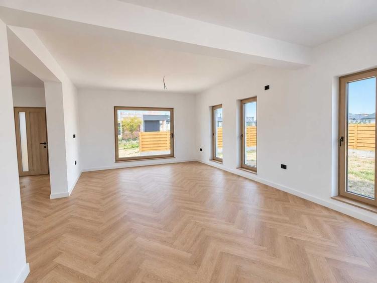 Casă cu 4 camere în Prundu