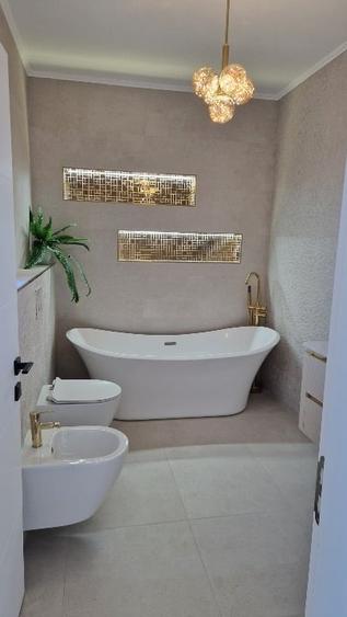 Casă individuală cu 4 camere cu Canalizare în Bariera Vâlcii