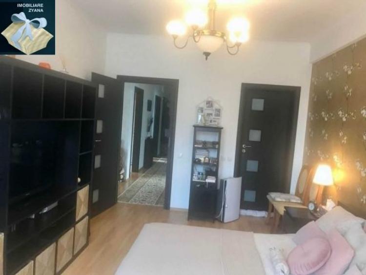 Apartament cu 3 camere decomandat în Dămăroaia