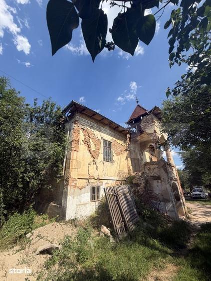 Casă cu 8 camere cu Teren 1200 Mp în Șimnicu de Sus