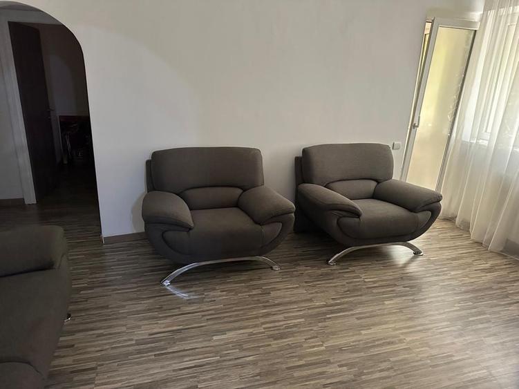 Apartament cu 3 camere semidecomandat în Giulești