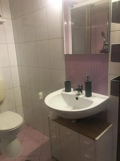 Apartament cu 3 camere semidecomandat în Soarelui
