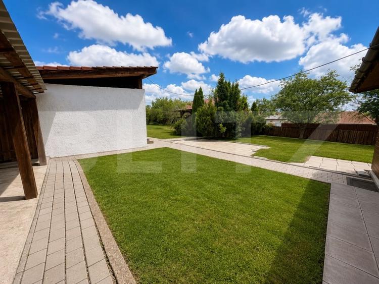 Casă individuală cu 8 camere cu Garaj în Tureni
