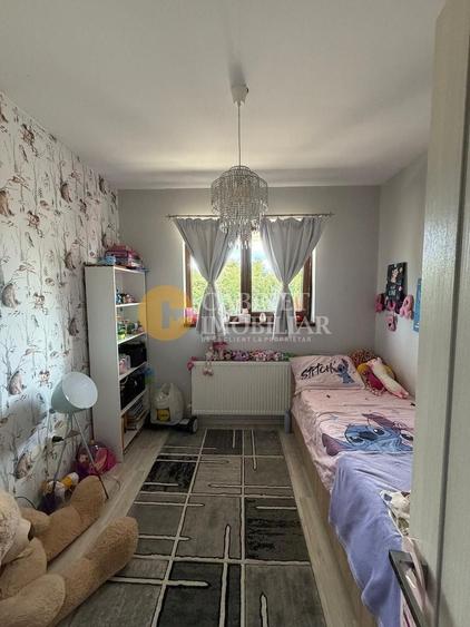 Apartament cu 3 camere decomandat, mobilat în Vișani