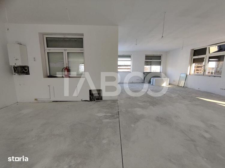 Spațiu comercial, de 2,331 mp, în Central