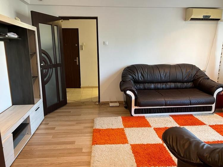 Apartament cu 2 camere semidecomandat în Podu Roș