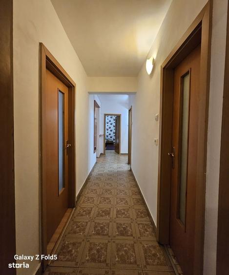 Apartament cu 3 camere decomandat în Nufărul