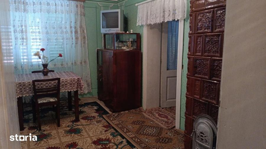 Casă cu 1 camere cu Teren 2000 Mp în Axente Sever