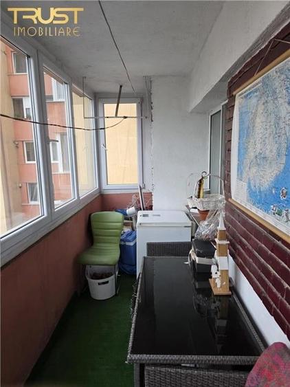 Apartament cu 4 camere decomandat în Central