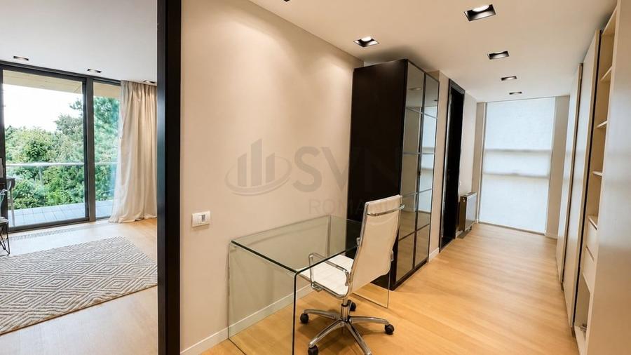 Apartament cu 4 camere decomandat în Băneasa