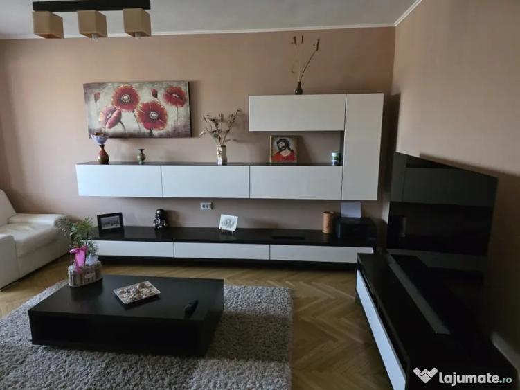 Apartament cu 3 camere decomandat în Rogerius