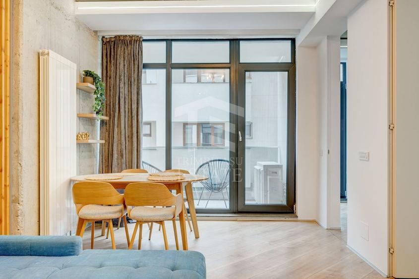 Apartament cu 4 camere semidecomandat, mobilat în Barbu Văcărescu