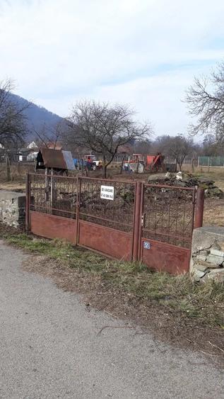 Teren de 1000 mp, în Brănișca