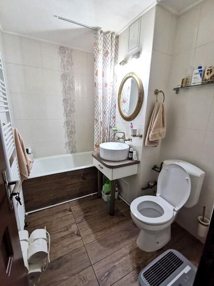 Apartament cu 3 camere decomandat în Exterior Vest