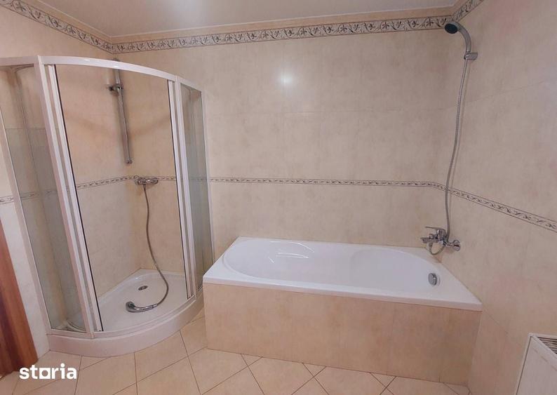 Casă cu 5 camere cu Teren 500 Mp în Central