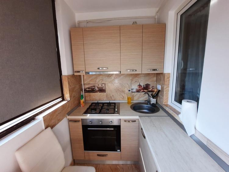 Apartament cu 2 camere decomandat în Roșu